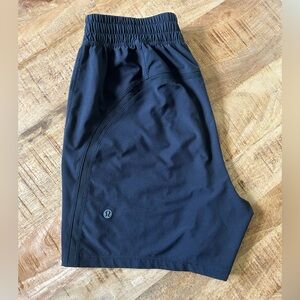 LULULEMON LICENSE TO TRAIN SHORTS 5in inseam *like new*